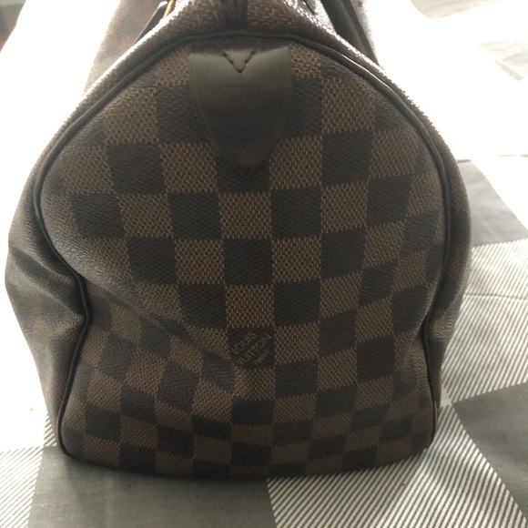Louis Vuitton “doctor” bag great condition other than small tear - Picture 8 of 8